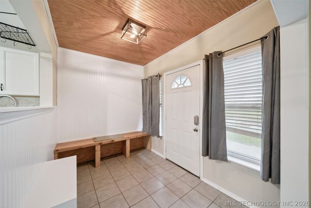 10905 E Canyon Oaks Circle, Claremore, OK 74017