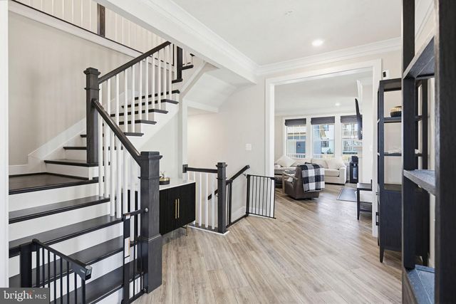 8693 SATINWOOD DR, Frederick, MD 21704