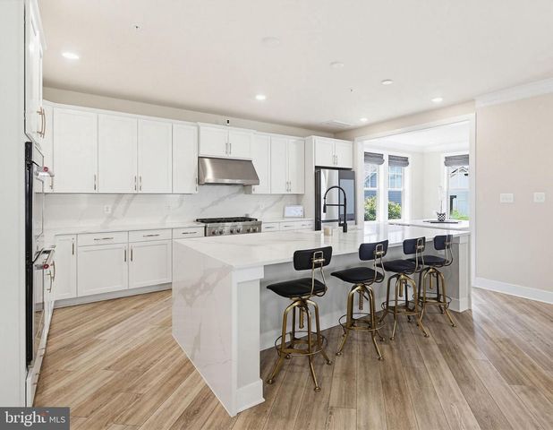 8693 SATINWOOD DR, Frederick, MD 21704