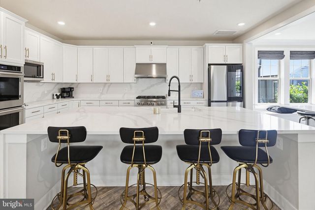 8693 SATINWOOD DR, Frederick, MD 21704