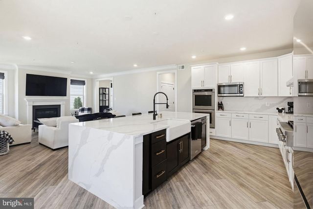 8693 SATINWOOD DR, Frederick, MD 21704