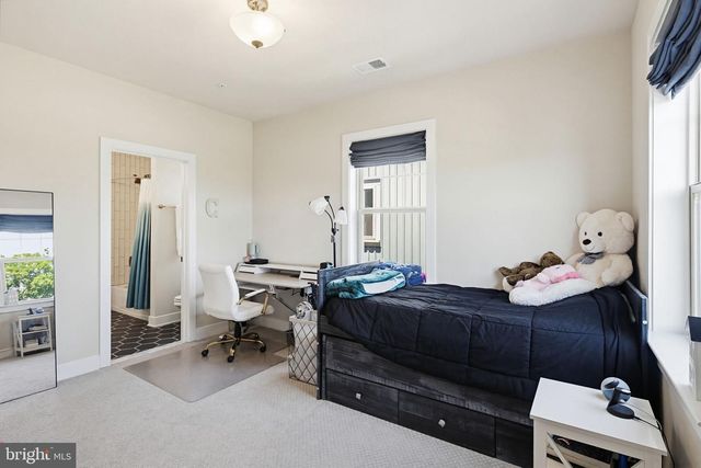 8693 SATINWOOD DR, Frederick, MD 21704