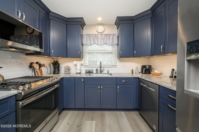 53 Danbury Road, Tinton Falls, NJ 07753