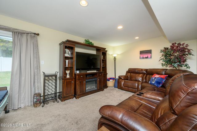 53 Danbury Road, Tinton Falls, NJ 07753