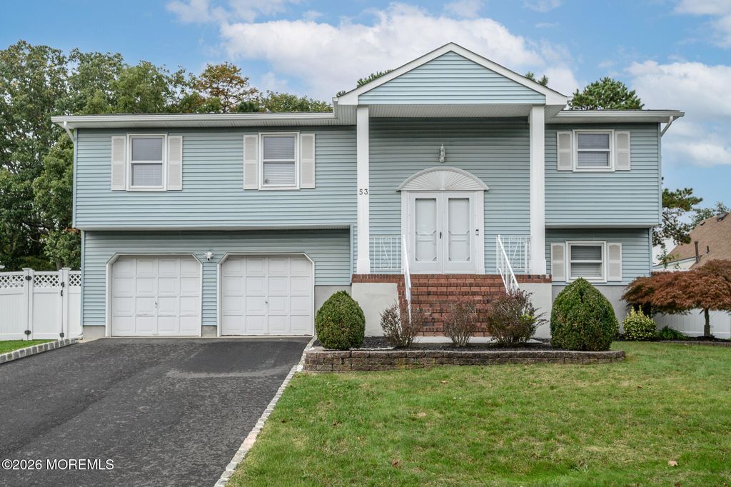 53 Danbury Road, Tinton Falls, NJ 07753