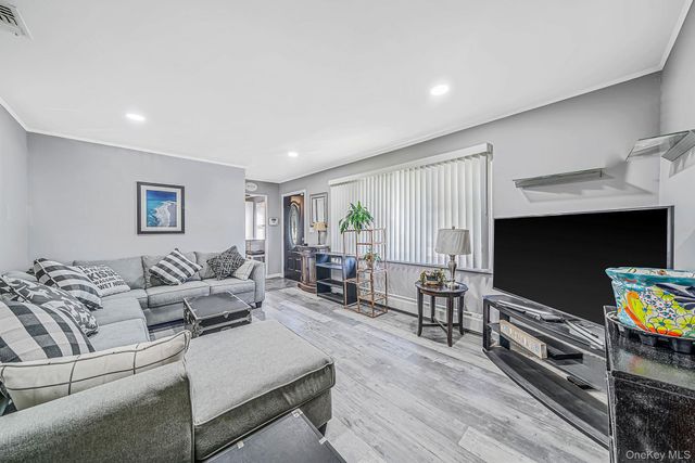 1528 Baldwin Boulevard, Bay Shore, NY 11706