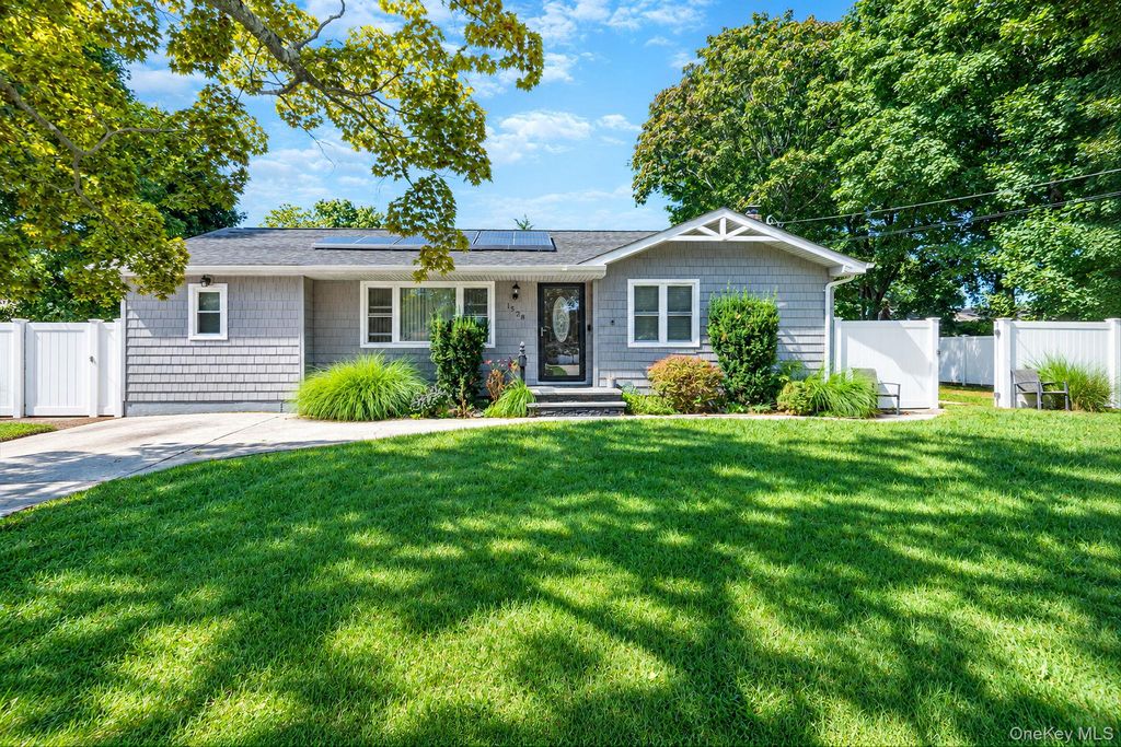 1528 Baldwin Boulevard, Bay Shore, NY 11706 — exterior