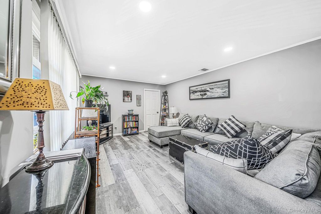 1528 Baldwin Boulevard, Bay Shore, NY 11706 — photo 4
