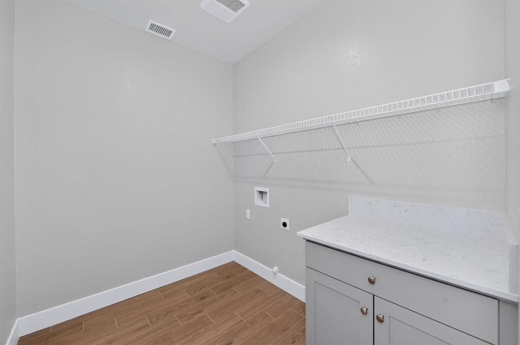 Image 13 of property listing at 952 Peters Road S, Madera, CA 93636