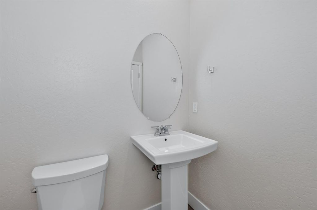 Image 14 of property listing at 952 Peters Road S, Madera, CA 93636