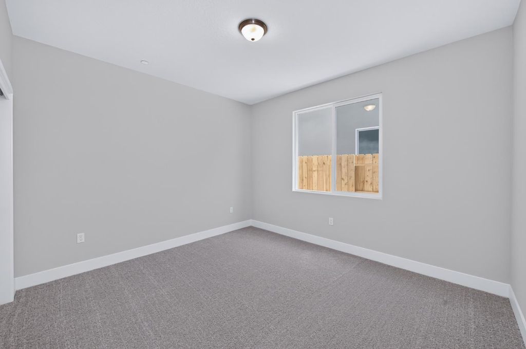 Image 15 of property listing at 952 Peters Road S, Madera, CA 93636