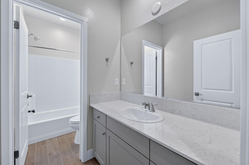 Image 18 of property listing at 952 Peters Road S, Madera, CA 93636