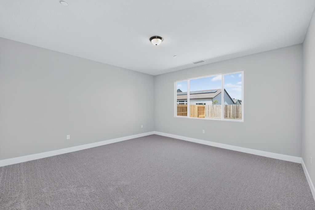 Image 19 of property listing at 952 Peters Road S, Madera, CA 93636