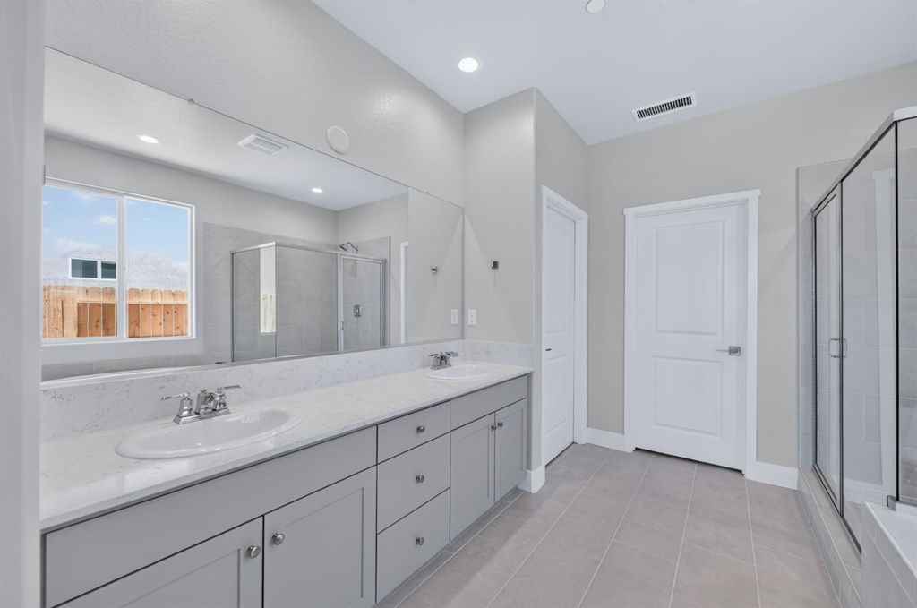 Image 22 of property listing at 952 Peters Road S, Madera, CA 93636