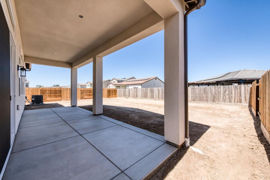Image 23 of property listing at 952 Peters Road S, Madera, CA 93636