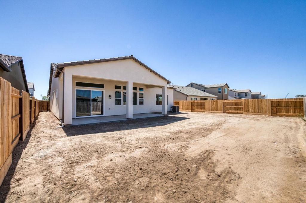 Image 24 of property listing at 952 Peters Road S, Madera, CA 93636