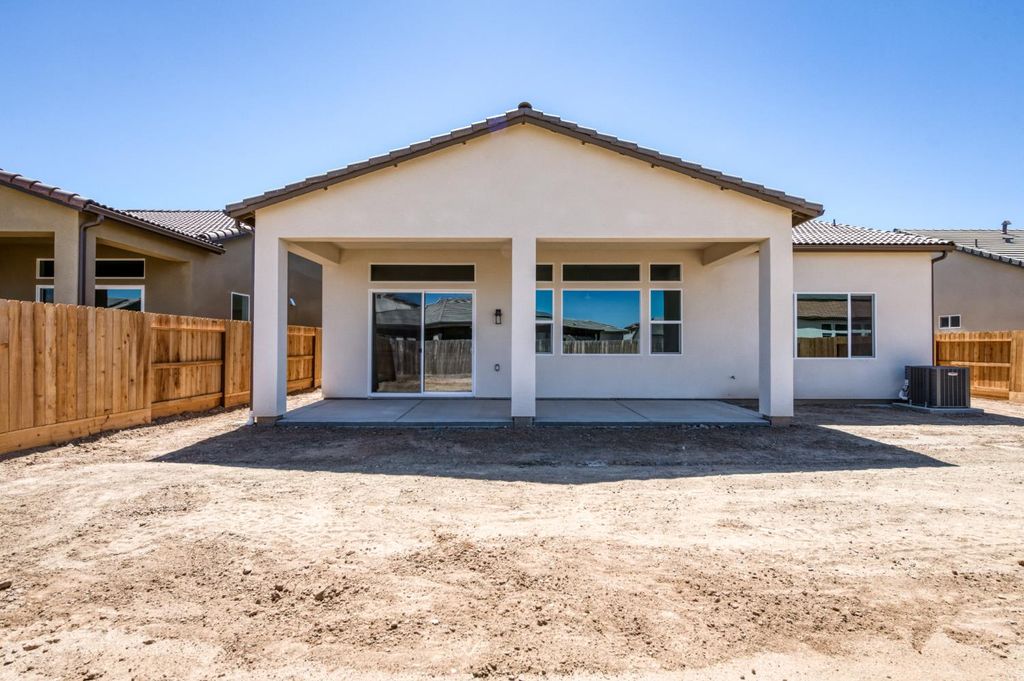 Image 25 of property listing at 952 Peters Road S, Madera, CA 93636