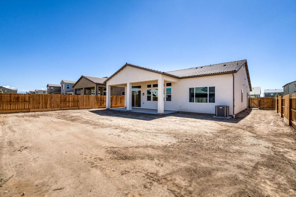 Image 26 of property listing at 952 Peters Road S, Madera, CA 93636