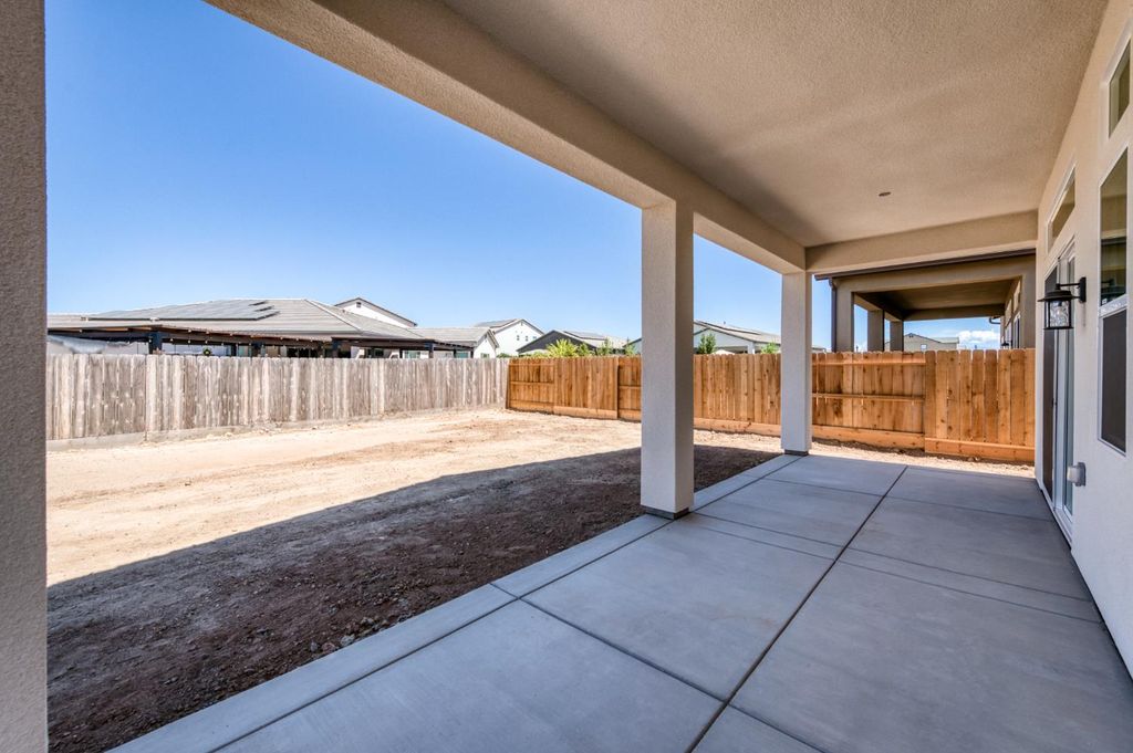 Image 28 of property listing at 952 Peters Road S, Madera, CA 93636