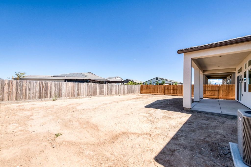 Image 29 of property listing at 952 Peters Road S, Madera, CA 93636