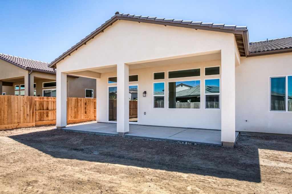 Image 30 of property listing at 952 Peters Road S, Madera, CA 93636
