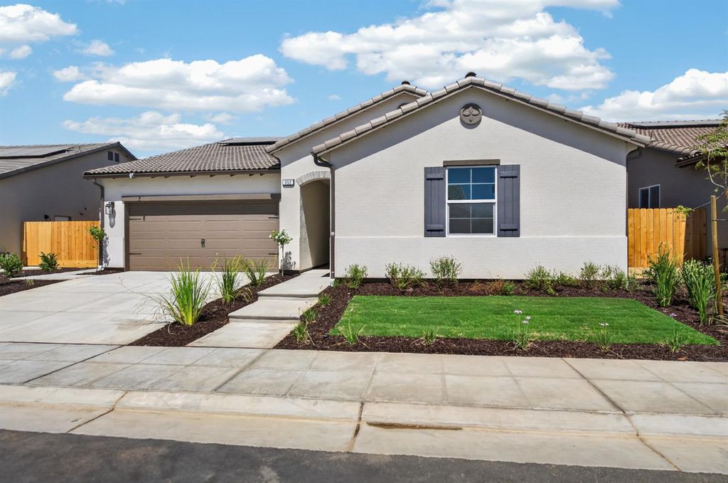 Image 31 of property listing at 952 Peters Road S, Madera, CA 93636
