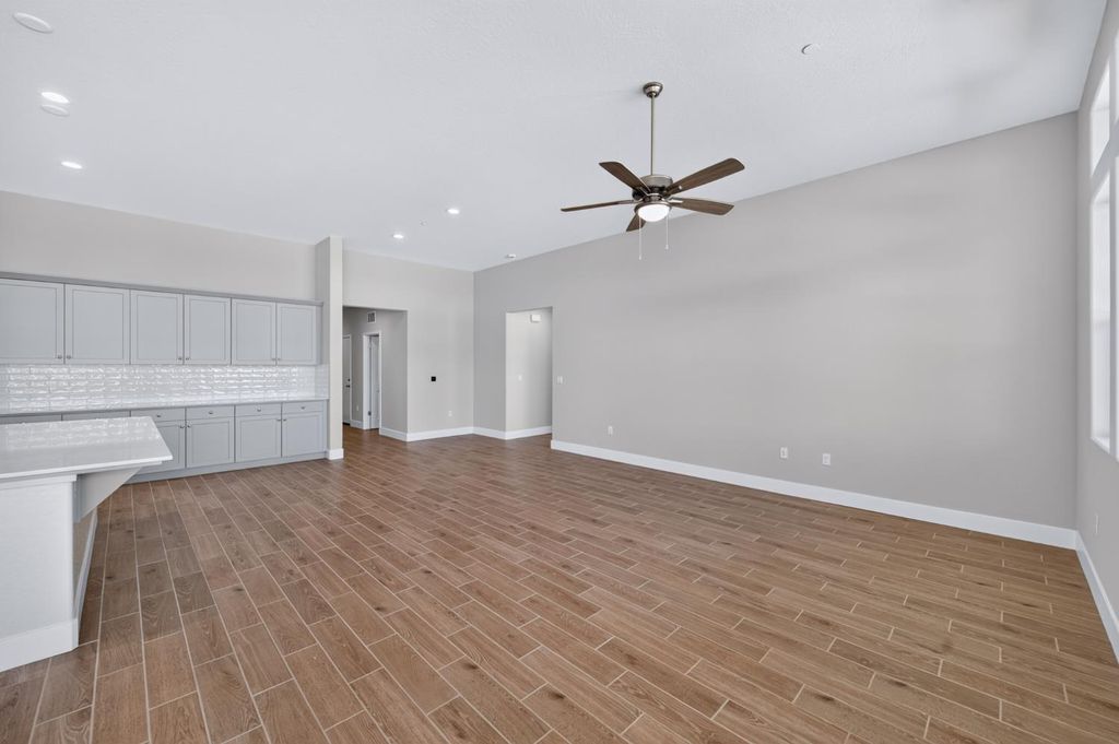 Image 6 of property listing at 952 Peters Road S, Madera, CA 93636