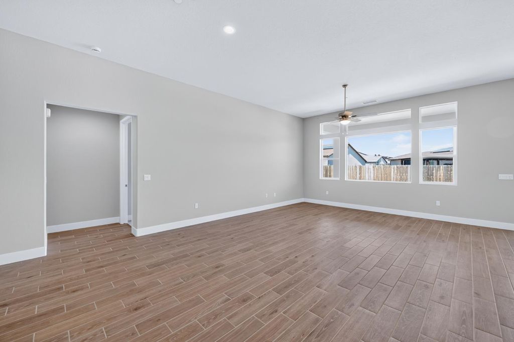 Image 8 of property listing at 952 Peters Road S, Madera, CA 93636
