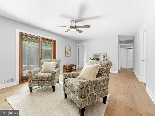 200 PHYLLIS DR, Gibbstown, NJ 08027
