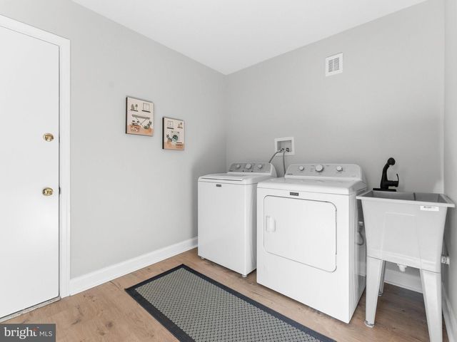 200 PHYLLIS DR, Gibbstown, NJ 08027