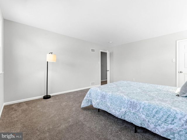 200 PHYLLIS DR, Gibbstown, NJ 08027