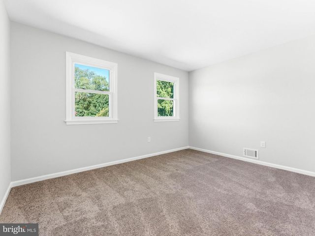 200 PHYLLIS DR, Gibbstown, NJ 08027