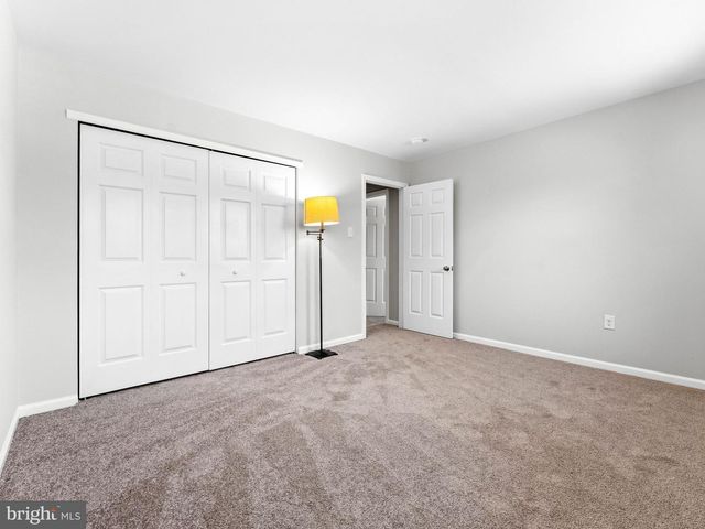 200 PHYLLIS DR, Gibbstown, NJ 08027