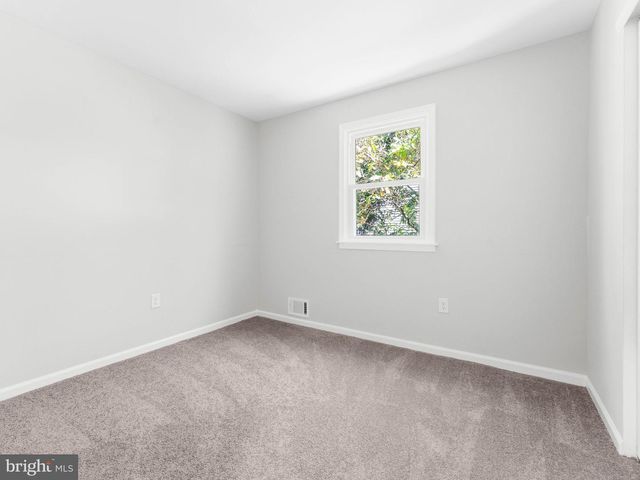 200 PHYLLIS DR, Gibbstown, NJ 08027