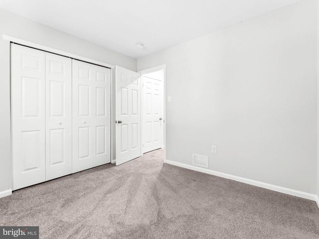 200 PHYLLIS DR, Gibbstown, NJ 08027