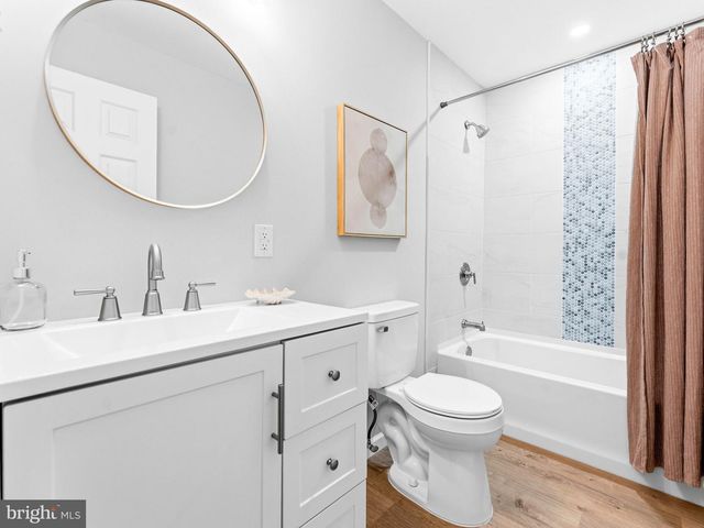200 PHYLLIS DR, Gibbstown, NJ 08027