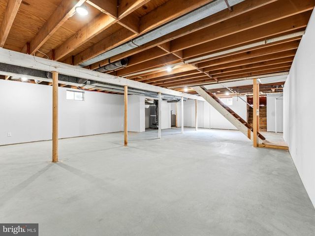 200 PHYLLIS DR, Gibbstown, NJ 08027