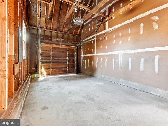 200 PHYLLIS DR, Gibbstown, NJ 08027
