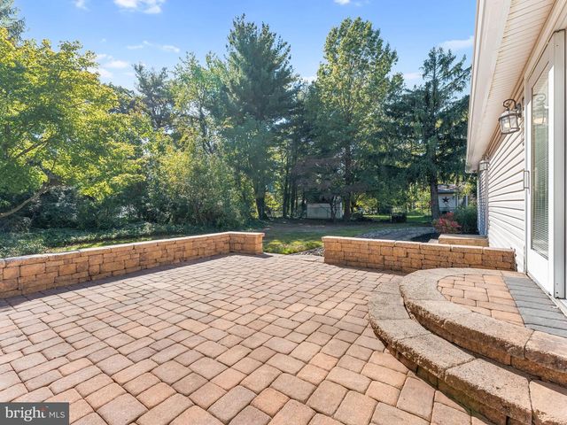 200 PHYLLIS DR, Gibbstown, NJ 08027