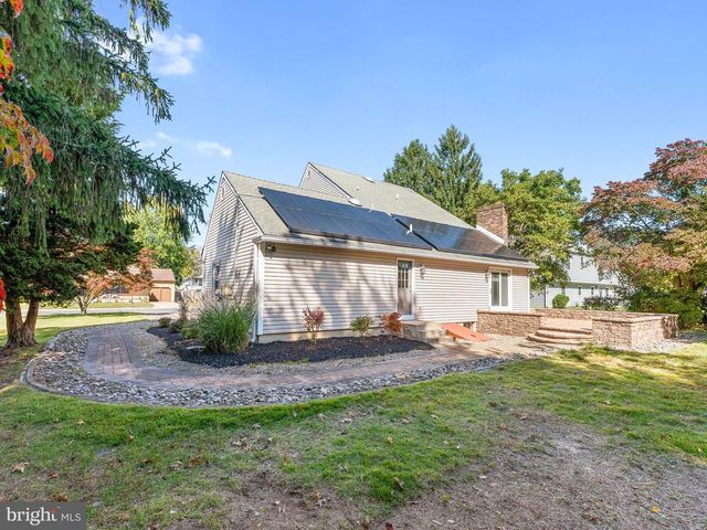 200 PHYLLIS DR, Gibbstown, NJ 08027