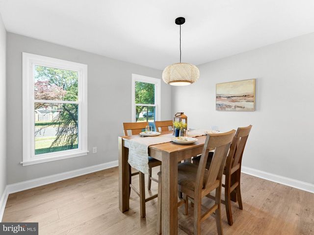 200 PHYLLIS DR, Gibbstown, NJ 08027