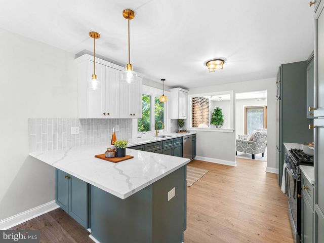 200 PHYLLIS DR, Gibbstown, NJ 08027