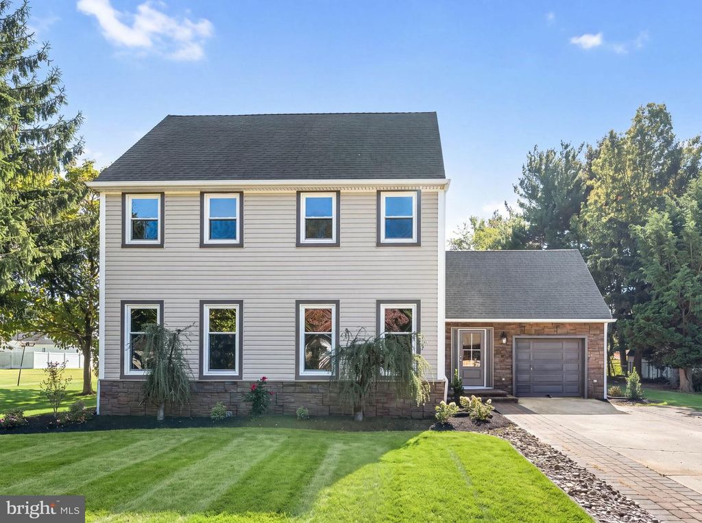 200 PHYLLIS DR, GIBBSTOWN, NJ 08027 — exterior