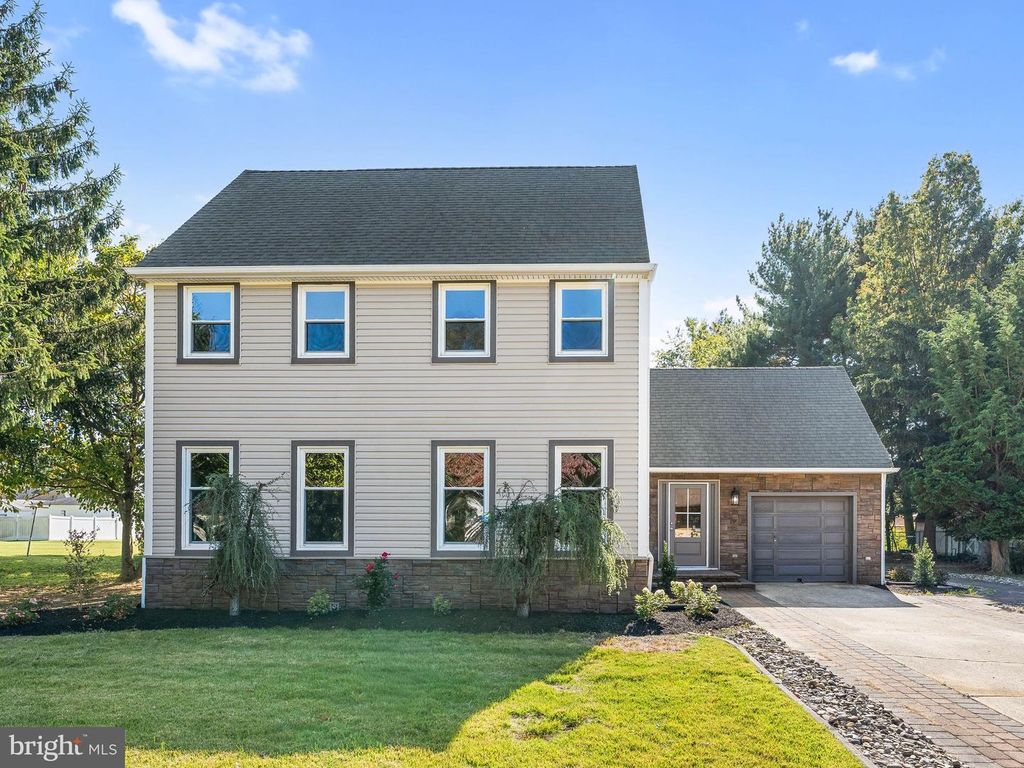 200 PHYLLIS DR, GIBBSTOWN, NJ 08027 — photo 2