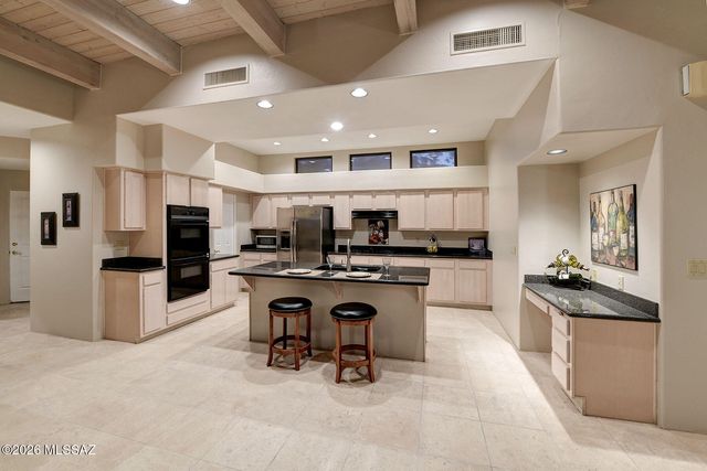5500 N Hacienda Del Sol Road, Tucson, AZ 85718
