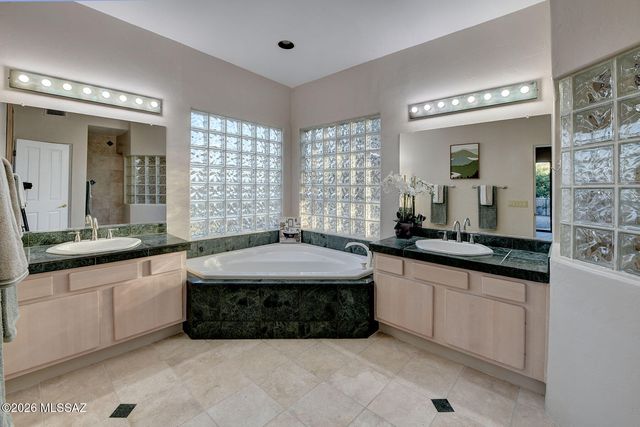 5500 N Hacienda Del Sol Road, Tucson, AZ 85718