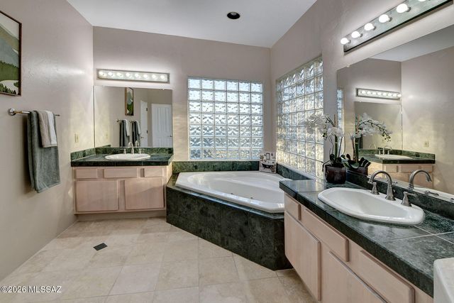 5500 N Hacienda Del Sol Road, Tucson, AZ 85718