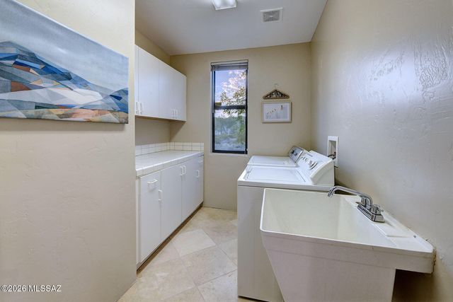 5500 N Hacienda Del Sol Road, Tucson, AZ 85718