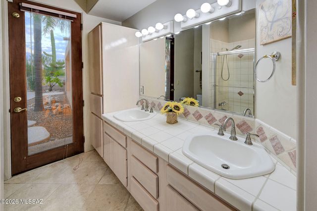 5500 N Hacienda Del Sol Road, Tucson, AZ 85718