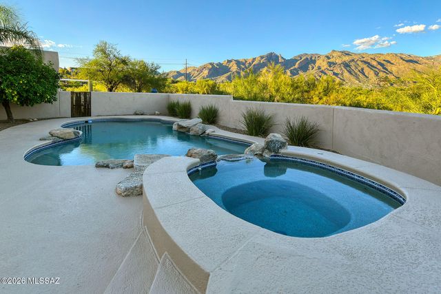 5500 N Hacienda Del Sol Road, Tucson, AZ 85718